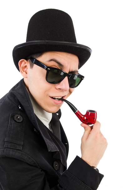 Jonge detective in zwarte jas houden vergrootglas geïsoleerd - Foto, afbeelding