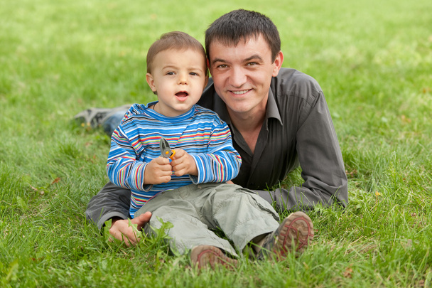 Мальчик и его счастливый отец
 - Фото, изображение