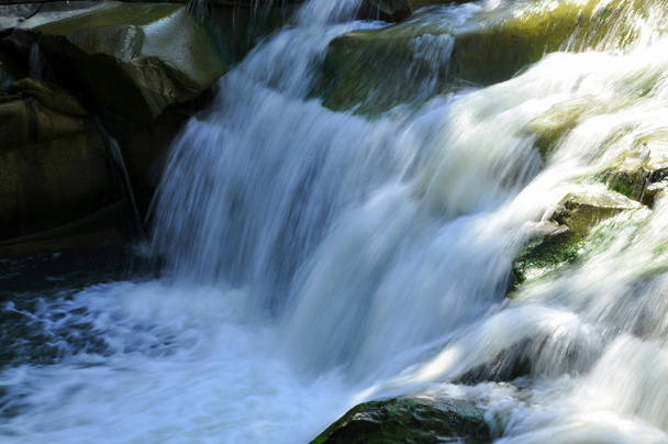 美しい滝のクローズ アップ - 写真・画像