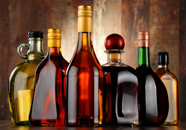 butelki różne napoje alkoholowe - Zdjęcie, obraz
