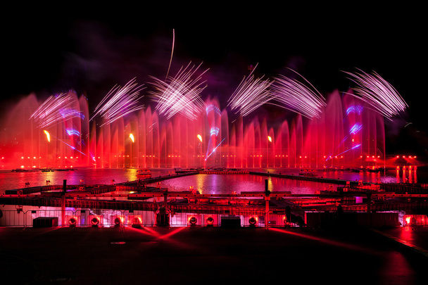 Laser e fogos de artifício em Moscú, Rússia
 - Foto, Imagem