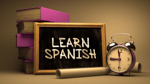 Μάθετε Ισπανικά έννοια χέρι που σε πίνακα κιμωλίας. - Φωτογραφία, εικόνα