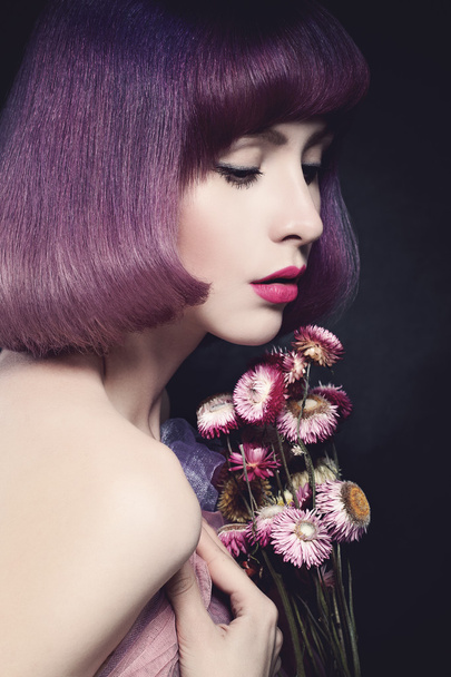 Fashion Girl with Vibrant Makeup and Hairstyle - Valokuva, kuva