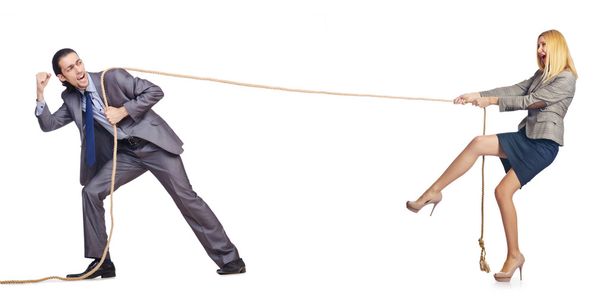 Бизнесмен тянет верёвку на белом
 - Фото, изображение