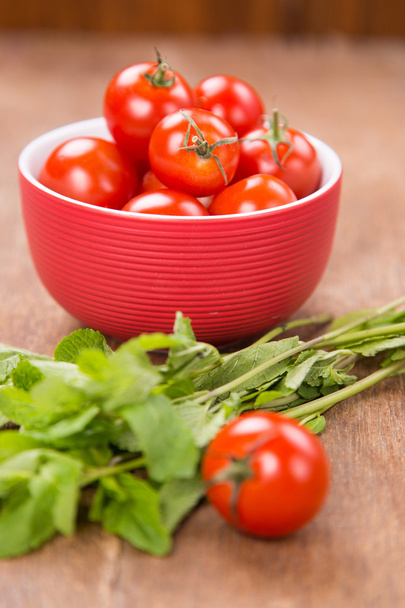 tomatoes with mint - Фото, изображение