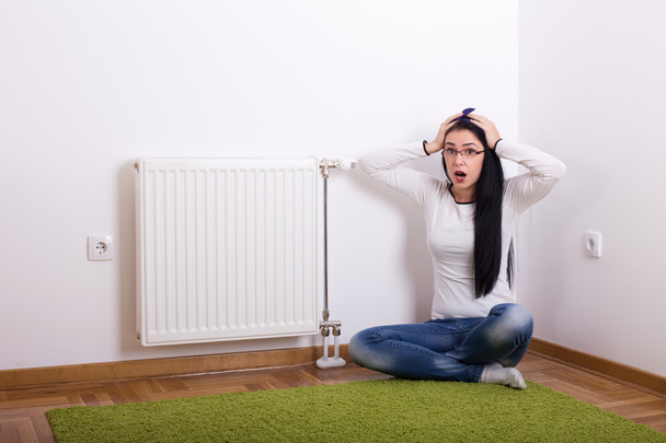 Paniek emotie vanwege koude radiator - Foto, afbeelding