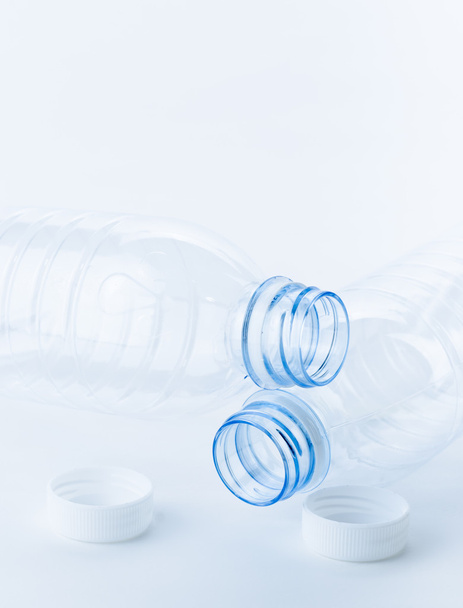 Garrafas de água de plástico transparente sem água
 - Foto, Imagem