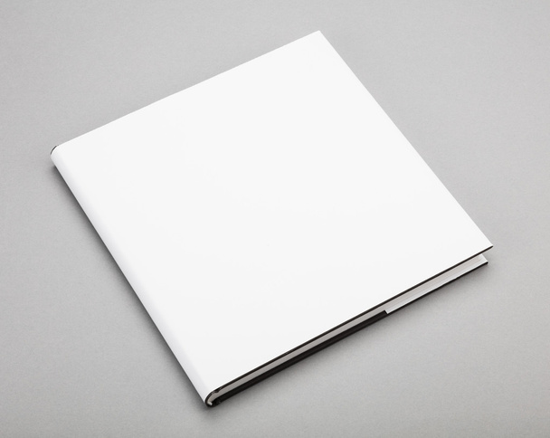 Tyhjä kirja valkoinen kansi 8 x 8 tuumaa
 - Valokuva, kuva