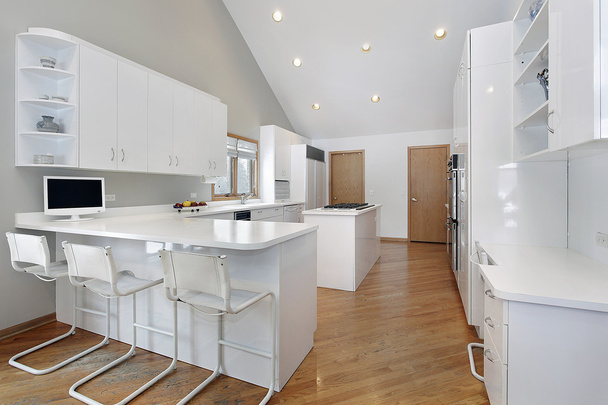 Cucina con mobili bianchi
 - Foto, immagini