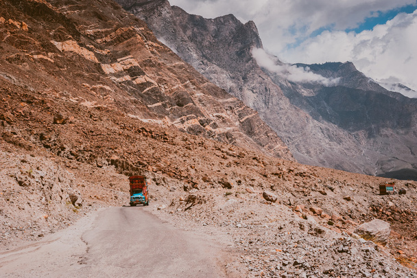 Karakorum εθνική οδό - Φωτογραφία, εικόνα