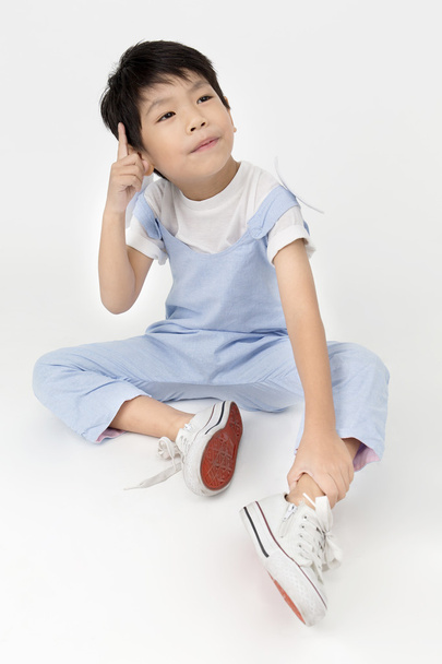 Portrét šťastný asijské boy je myšlení  - Fotografie, Obrázek