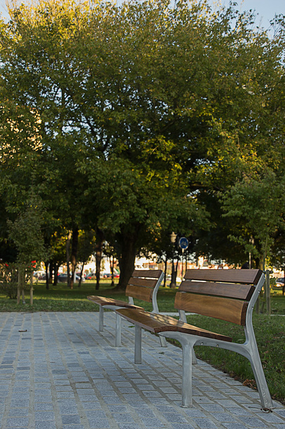 Скамейки в парке
. - Фото, изображение