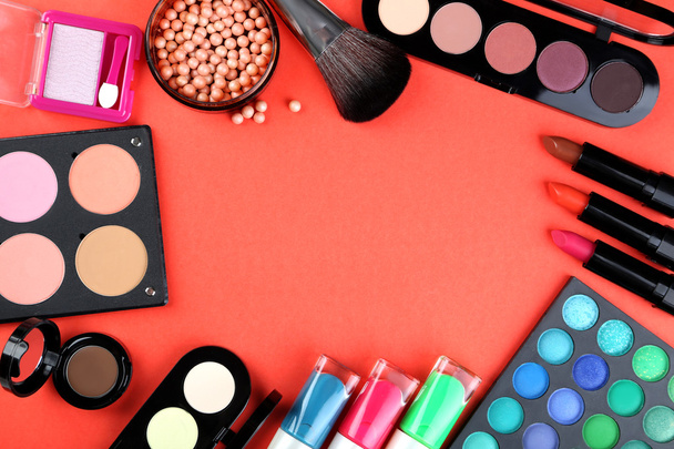 Makeup brush and cosmetics - 写真・画像