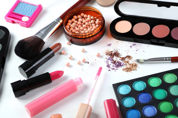 Makeup brush and cosmetics - Фото, зображення