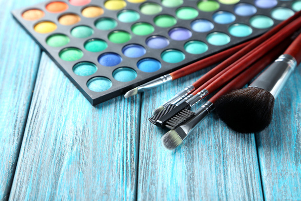Makeup brushes and cosmetics - 写真・画像