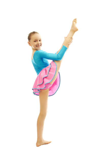 молода дівчина робить гімнастичні вправи
 - Фото, зображення
