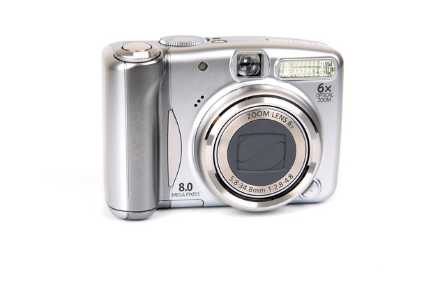 ψηφιακή φωτογραφική μηχανή σε απομονωμένες άσπρο φόντο - Φωτογραφία, εικόνα