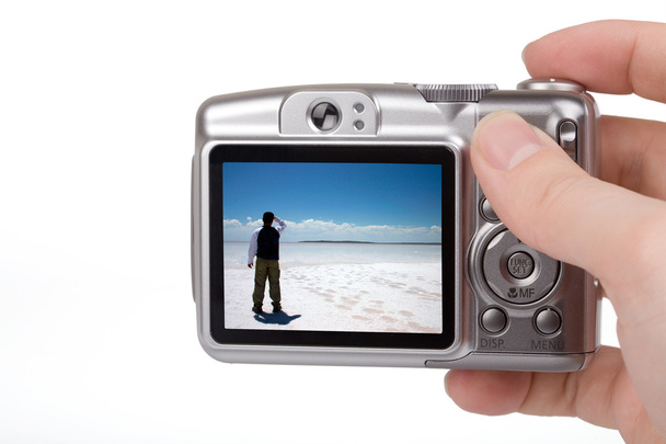 Ψηφιακή φωτογραφική μηχανή που απομονώνονται λευκό φόντο - Φωτογραφία, εικόνα