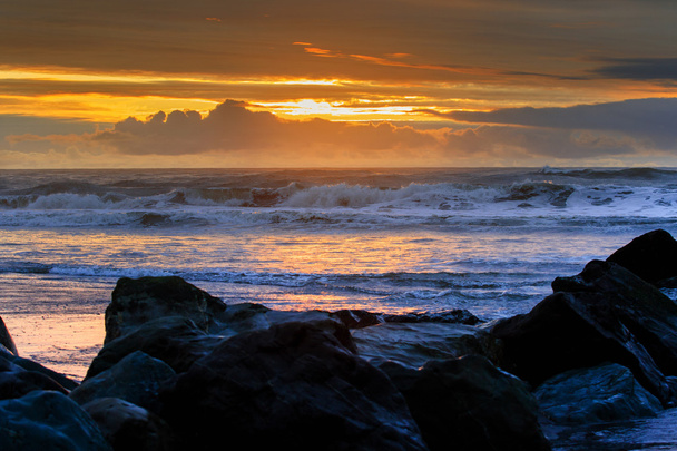zon instellen hokitika strand westkust Zuidereiland Nieuw-Zeeland - Foto, afbeelding