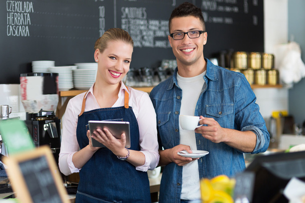 Propietarios de pequeñas empresas en cafetería
 - Foto, Imagen
