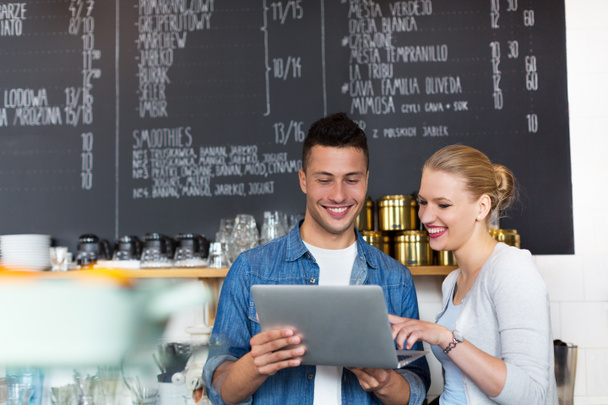 Propriétaires de petites entreprises dans un café
 - Photo, image