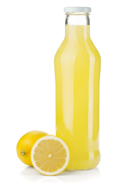 Бутылка лимонного сока и свежие лимоны
 - Фото, изображение