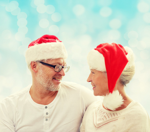 happy senior couple in santa helper hats - Zdjęcie, obraz