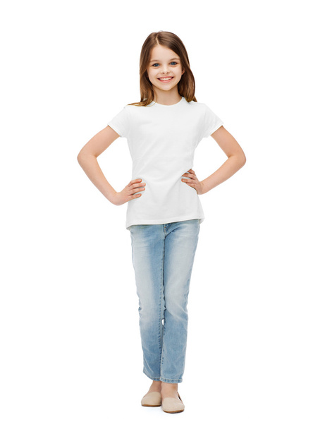 smiling little girl in casual clothes - Foto, afbeelding