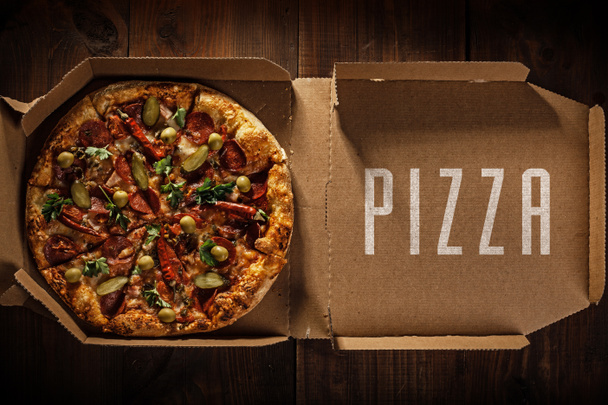 Pizza dans la boîte de livraison
 - Photo, image