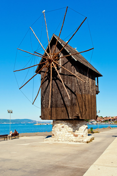Moulin à vent à Nesebar, Bulgarie
 - Photo, image