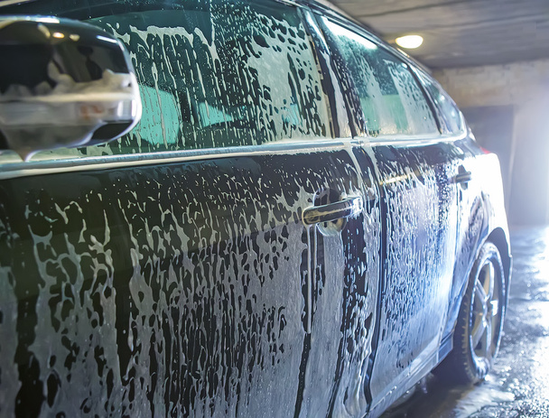 car at car wash - Φωτογραφία, εικόνα