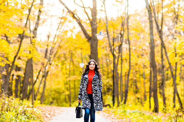 Beautiful woman in autumn park - Photo, Image