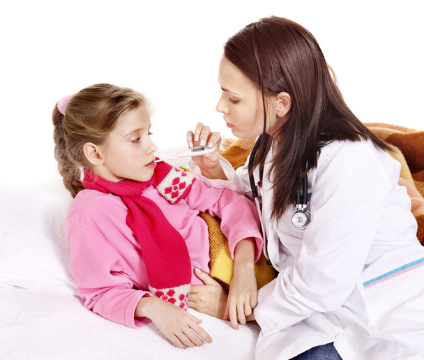 Лікар приймає температуру дитини
 - Фото, зображення