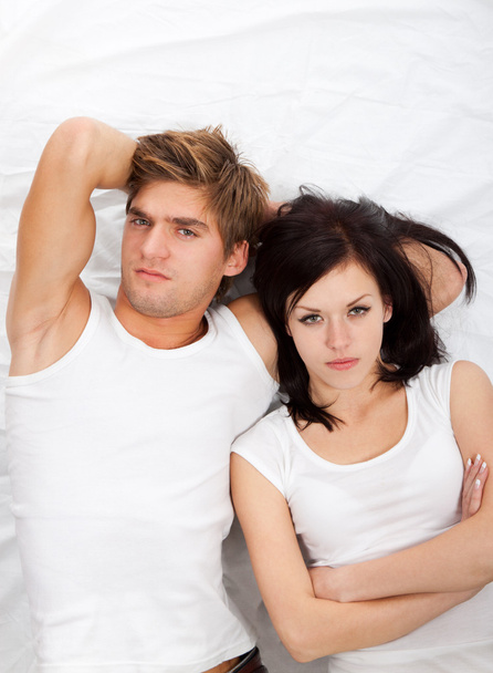 Young upset couple in bed - Valokuva, kuva