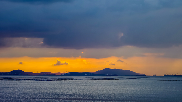 4 k Uhd časová prodleva západu slunce na ostrově Si Chang s digitálním rýžování - Záběry, video