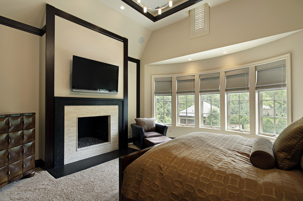 Майстерня спальня зі стіною вікон
 - Фото, зображення