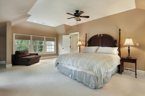 Master bedroom in luxury home - Foto, afbeelding