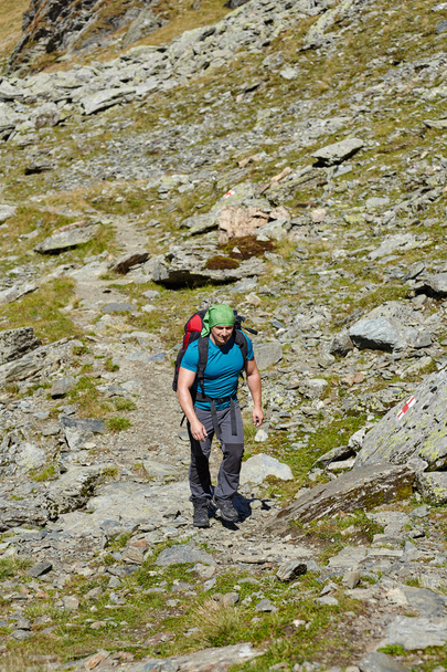 man with backpack hiking - Foto, Imagem