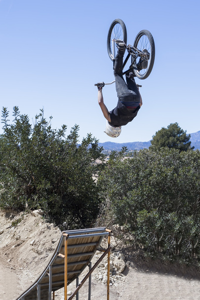 hyppääminen BMX pyörä
 - Valokuva, kuva