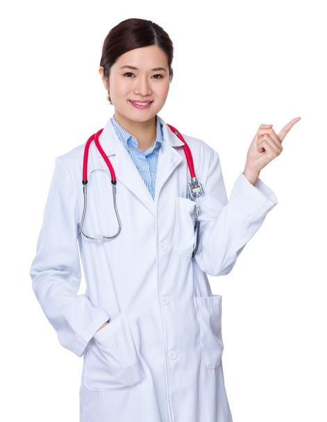 Asian woman doctor in white coat - Foto, imagen