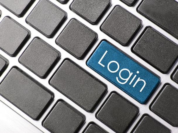 μπλε κουμπί με λέξη login σε φόντο υπολογιστή πληκτρολόγιο - Φωτογραφία, εικόνα