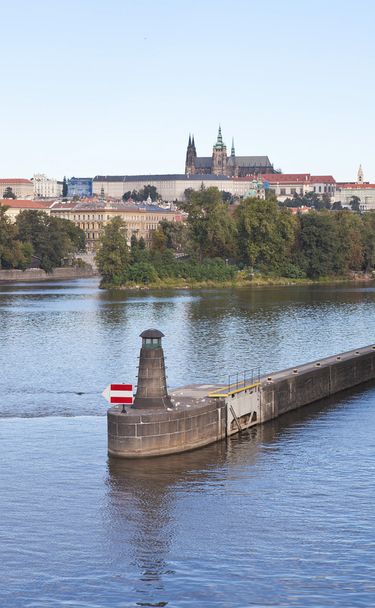Faro en la isla eslava. Praga. República Checa
. - Foto, Imagen