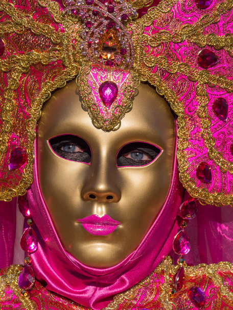 Frau hinter schöner Maskerade in Venedig - Foto, Bild