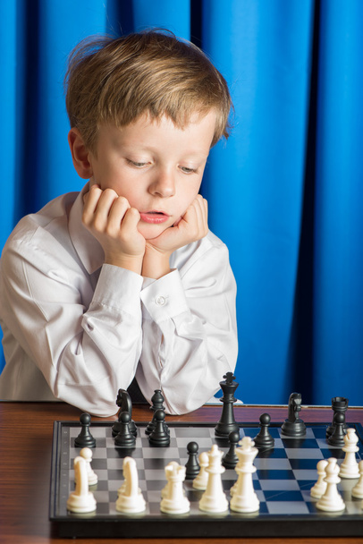 boy playing chess - Фото, изображение