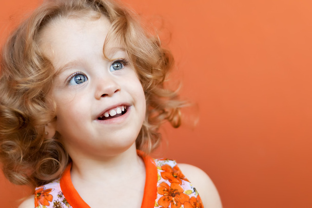 Portrait of a small girl with beautiful blue eyes - Fotografie, Obrázek