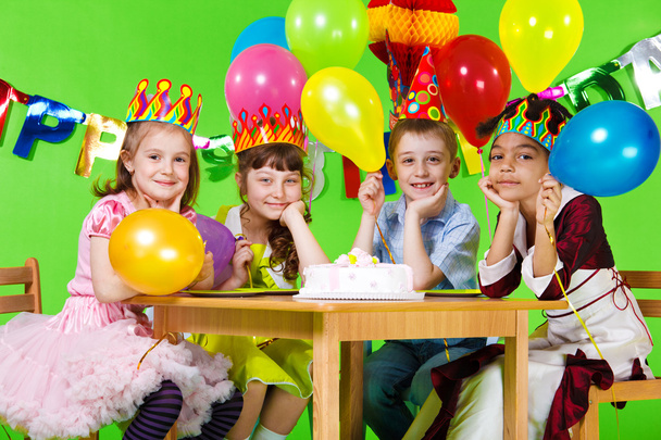 Kids group and birthday cake - Foto, Imagen