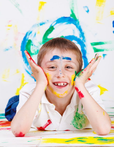 Niño pintado
 - Foto, imagen