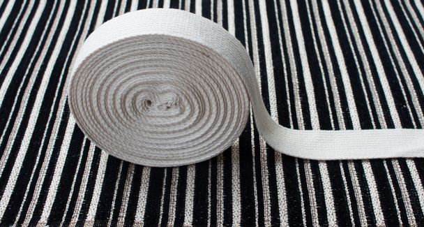 Rollos de cinta de algodón sobre fondo blastripe
 - Foto, imagen