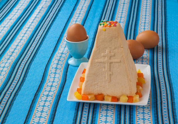 Uova e torta di Pasqua tradizionale ricotta - Foto, immagini
