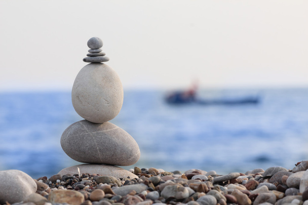 купа збалансованих каменів
 - Фото, зображення